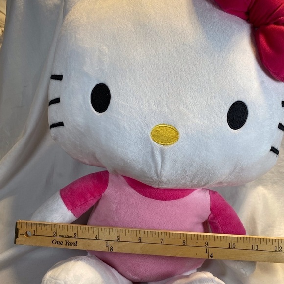 Hello Kitty extra large 20” stuffie, plushies.In like new condition - Picture 3 of 10